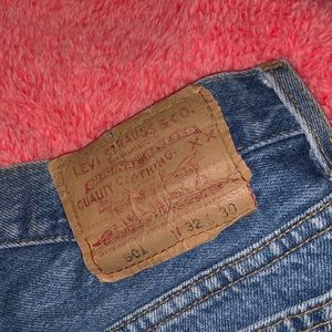 VINTAGE LEVI’S DENIM SHORTS